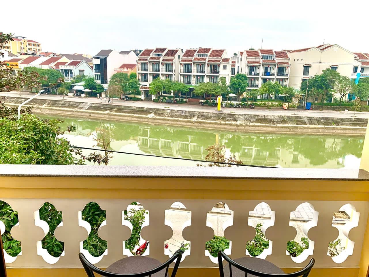 Phòng Có Giường Cỡ King Nhìn Ra Hồ Nước